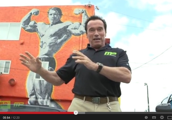 Arnold na Muscle Beach